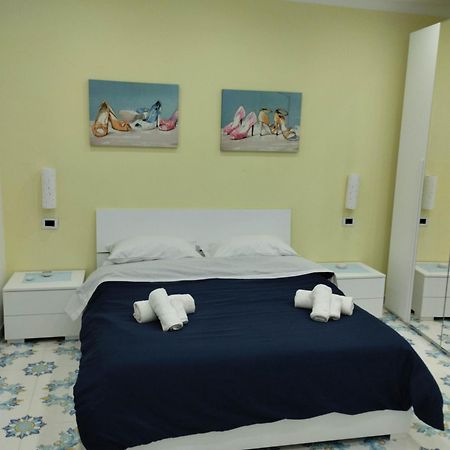 Appartement La Stanza Di Penelope à Naples Extérieur photo