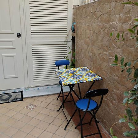 Appartement La Stanza Di Penelope à Naples Extérieur photo