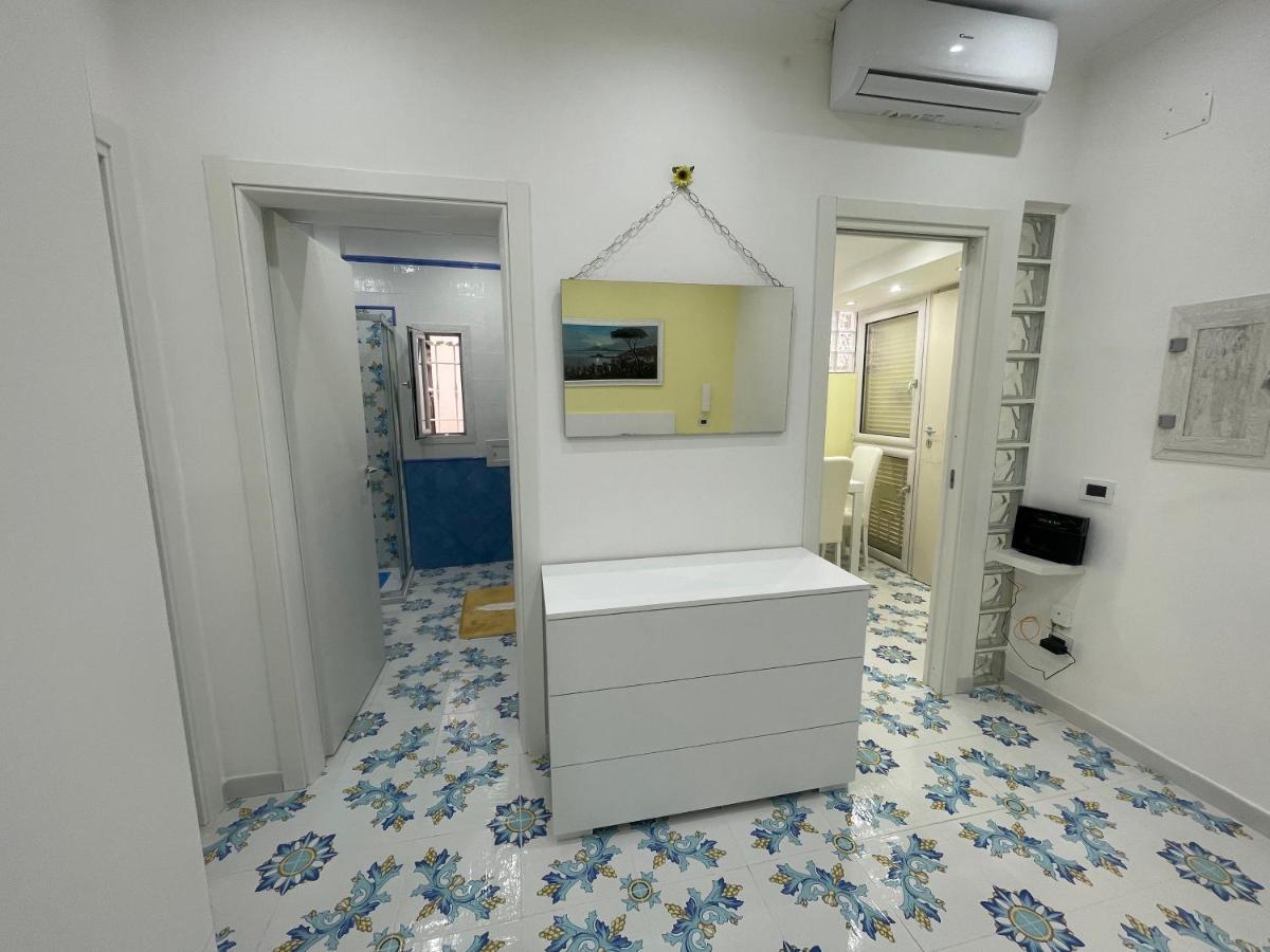 Appartement La Stanza Di Penelope à Naples Extérieur photo